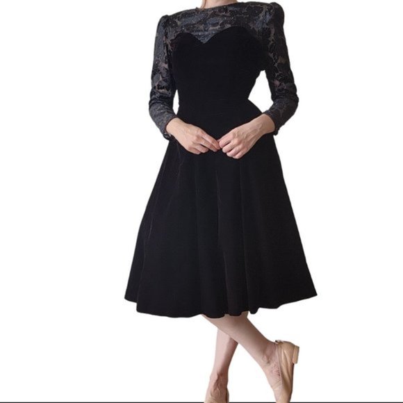 Vintage Dresses & Skirts - Vintage black velvet fit and flare dress, with lace sleeves